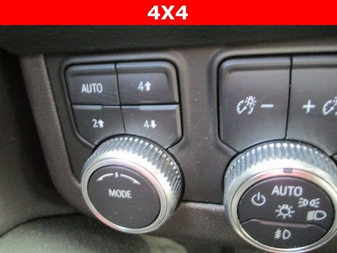 Certified 2022 GMC Yukon XL Denali image 32