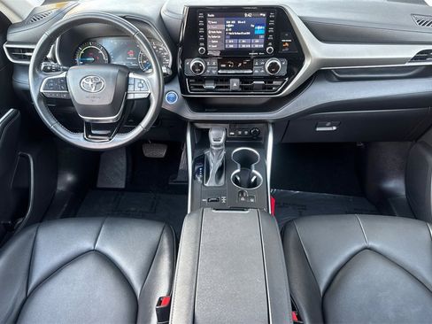 Certified 2021 Toyota Highlander XLE image 12