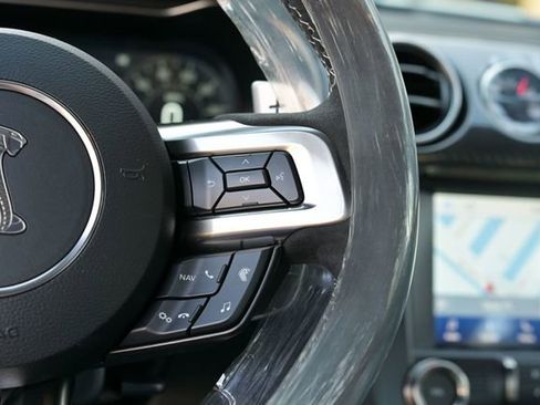 Used 2022 Ford Mustang Shelby GT500 w/ Carbon Fiber Track Pack image 39