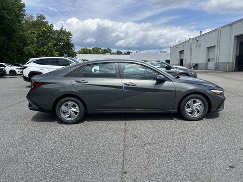 New 2026 Hyundai Elantra SE FWD image 2