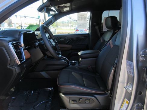 Used 2024 GMC Canyon AT4 w/ Technology Package image 12