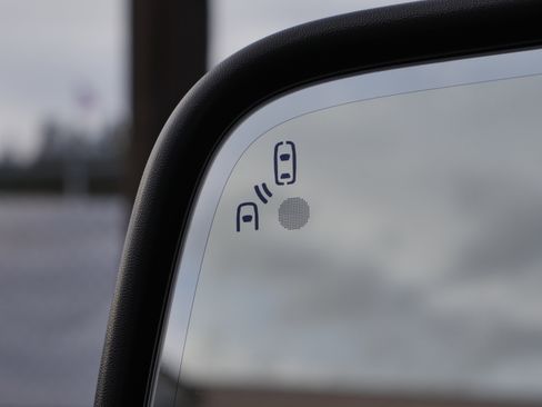 Certified 2017 Ford Explorer XLT w/ Equipment Group 202A image 33