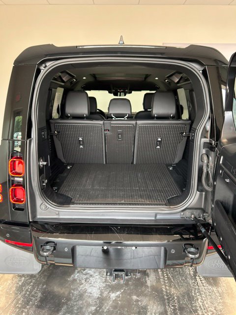 Used 2024 Land Rover Defender 110 X-Dynamic SE AWD/4WD image 20