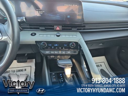 Used 2024 Hyundai Elantra Limited FWD image 18