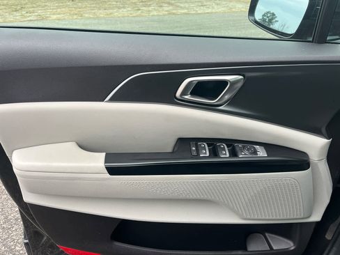 Used 2024 Kia Carnival LX image 28