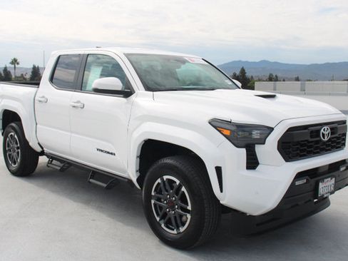 Certified 2024 Toyota Tacoma TRD Sport w/ TRD Sport Upgrade Package AWD/4WD image 2