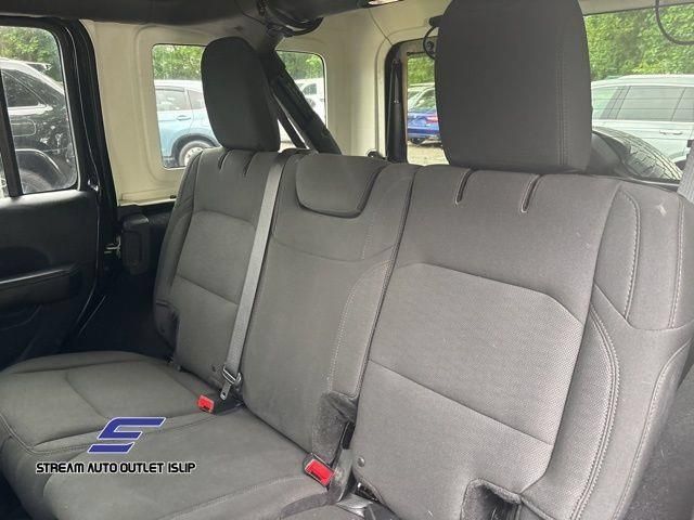 Used 2018 Jeep Wrangler Unlimited Sahara AWD/4WD image 22