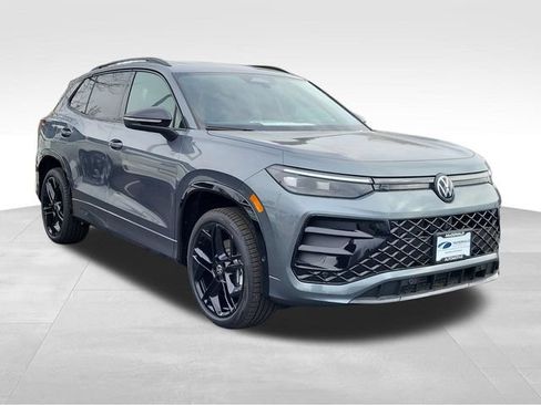 Used 2026 Volkswagen Tiguan SE R-Line AWD/4WD image 2