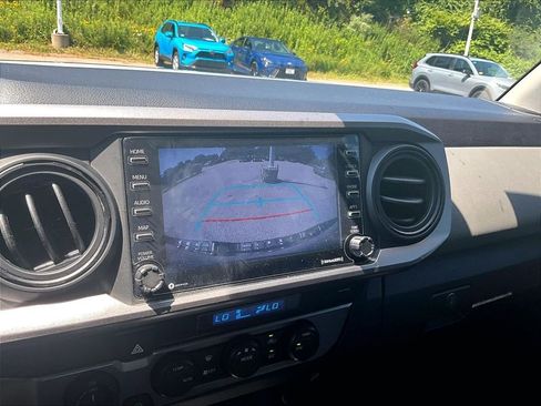 Certified 2021 Toyota Tacoma SR5 AWD/4WD image 19