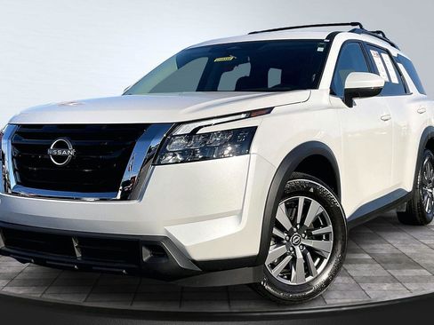 Used 2025 Nissan Pathfinder SV w/ SV Premium Package image 12