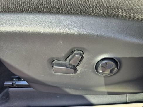 Used 2024 Chrysler Voyager LX FWD image 20
