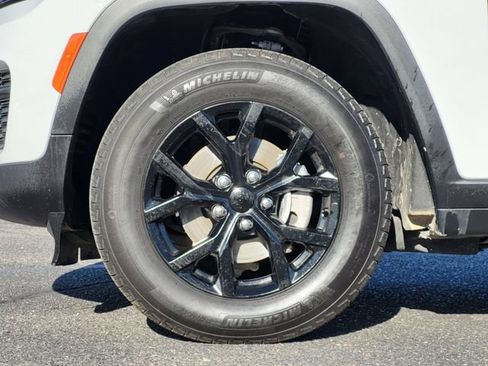 Certified 2025 Jeep Grand Cherokee Altitude AWD/4WD image 7