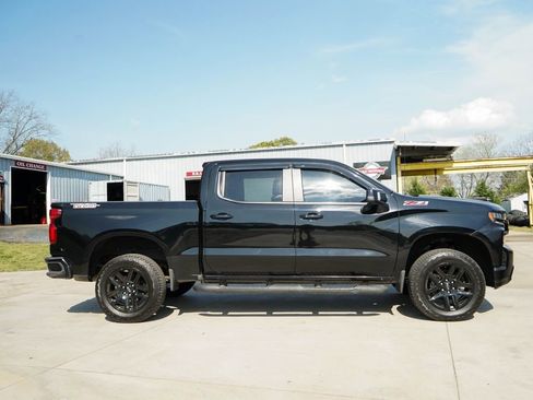 Used 2021 Chevrolet Silverado 1500 LT Trail Boss w/ Convenience Package II image 3
