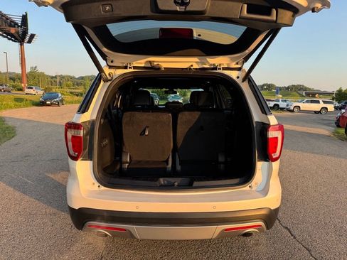 Used 2017 Ford Explorer Limited w/ Equipment Group 301A AWD/4WD image 17