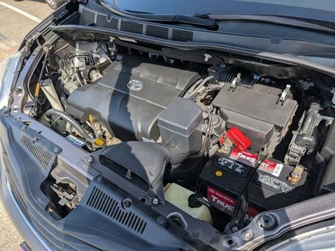 Used 2012 Toyota Sienna LE FWD image 21