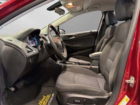 Used 2018 Chevrolet Cruze LT w/ Convenience Package image 19