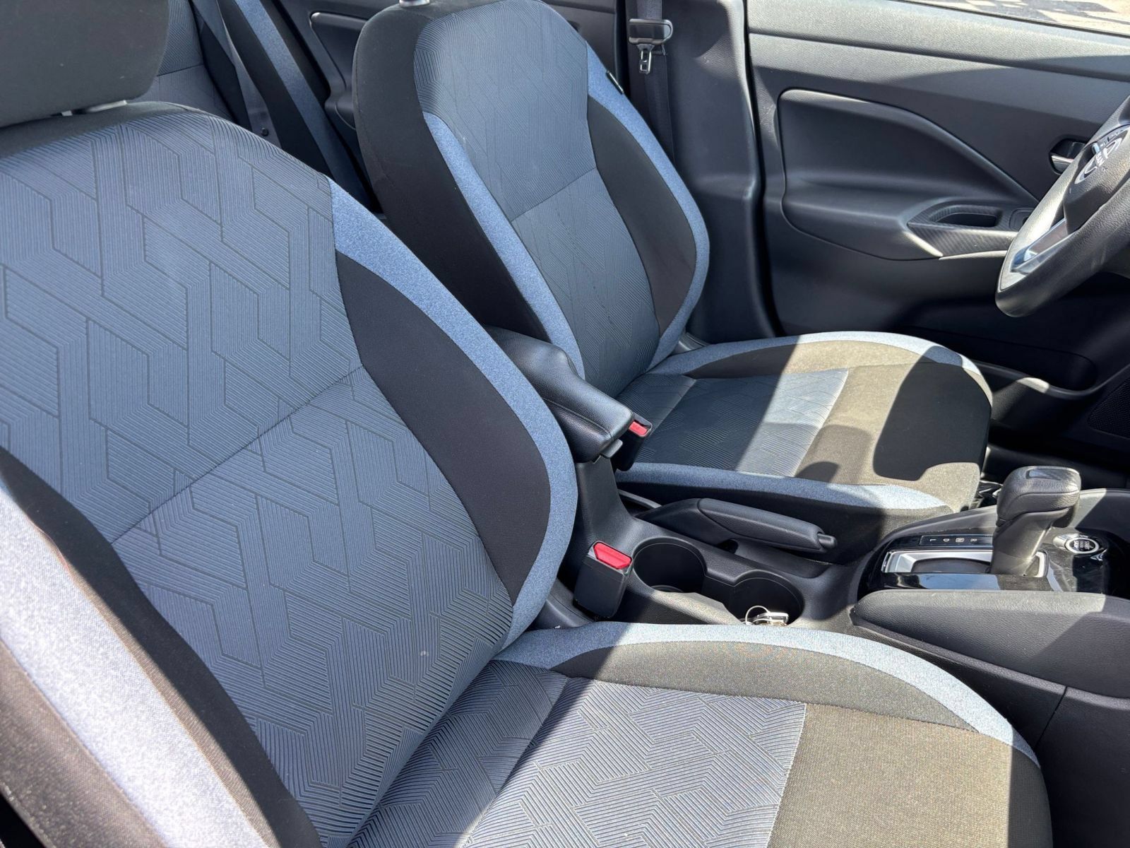 Used 2025 Nissan Versa SV FWD image 33