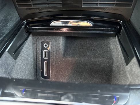 Used 2017 Maserati Levante AWD/4WD image 51