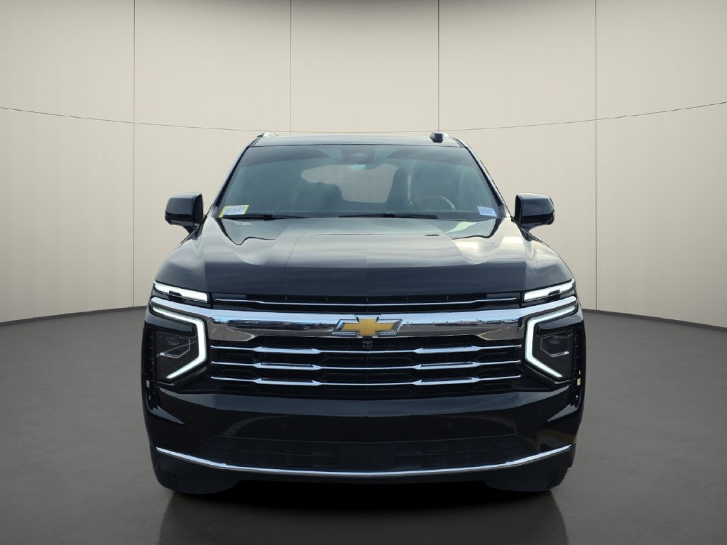 Used 2025 Chevrolet Suburban LT RWD image 2