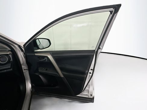 Used 2014 Toyota RAV4 XLE image 30
