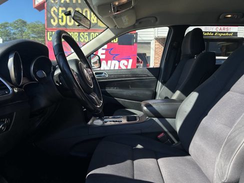 Used 2011 Jeep Grand Cherokee Laredo image 9