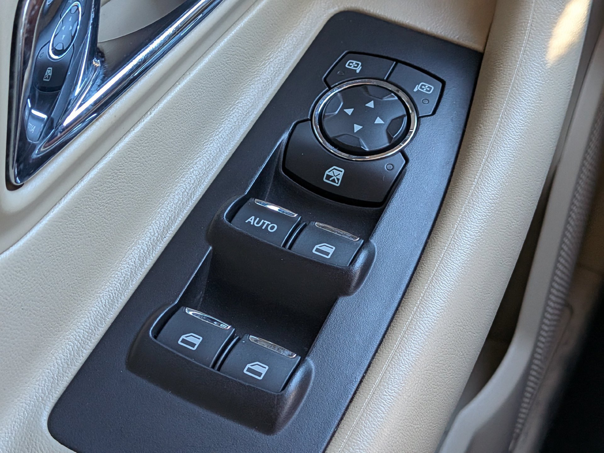 Used 2015 Ford Taurus SE FWD image 24