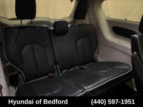 Used 2023 Chrysler Pacifica Limited FWD image 25