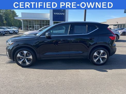 Certified 2025 Volvo XC40 B5 Plus AWD/4WD image 2