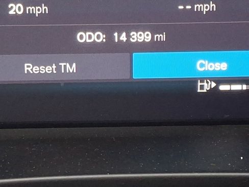 Certified 2025 Volvo XC40 B5 Plus image 21