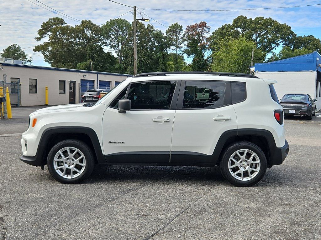 Used 2022 Jeep Renegade Latitude w/ Convenience Group AWD/4WD image 4