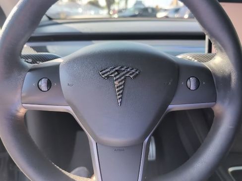 Used 2022 Tesla Model Y Performance image 11