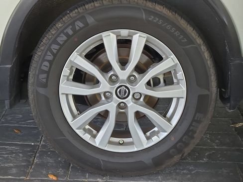 Used 2019 Nissan Rogue SV FWD image 11
