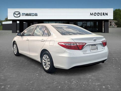 Used 2015 Toyota Camry LE image 7