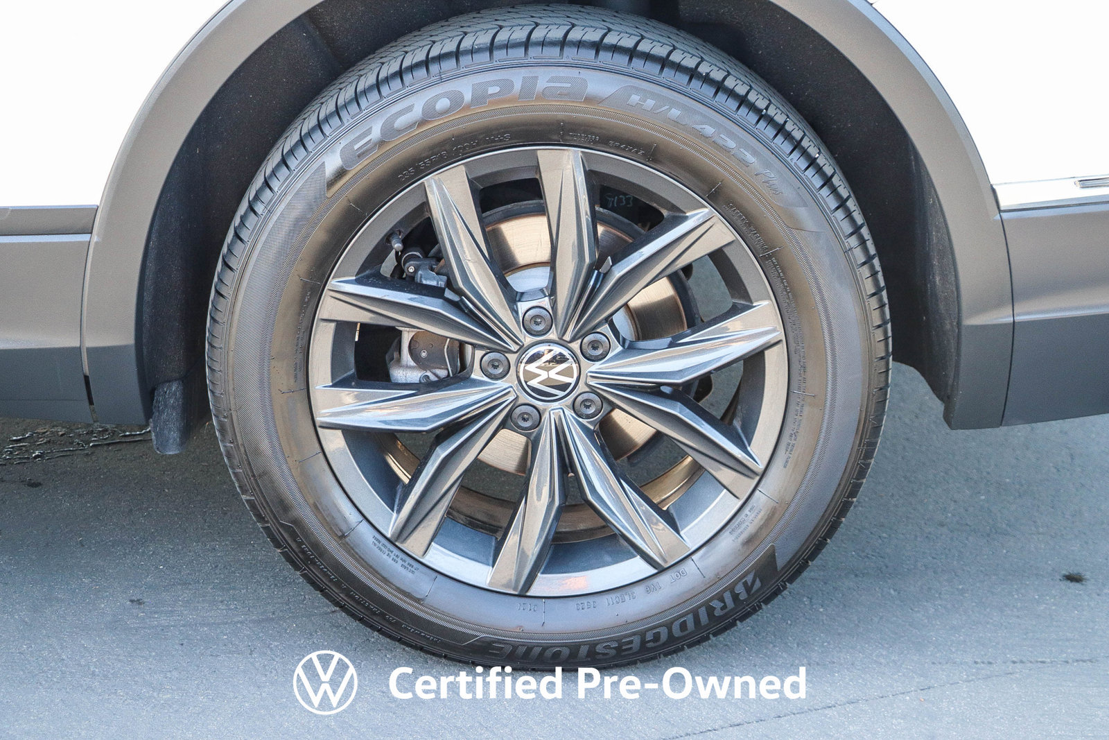 Used 2024 Volkswagen Tiguan SE AWD/4WD image 13