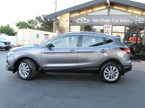 Used 2021 Nissan Rogue Sport SV FWD image 2