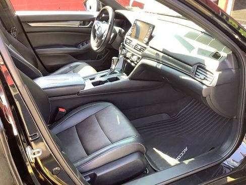Used 2018 Honda Accord Sport image 22
