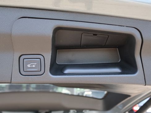 Used 2023 GMC Acadia SLE w/ Driver Convenience Package AWD/4WD image 10