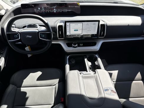 New 2026 Ford Expedition Active image 13