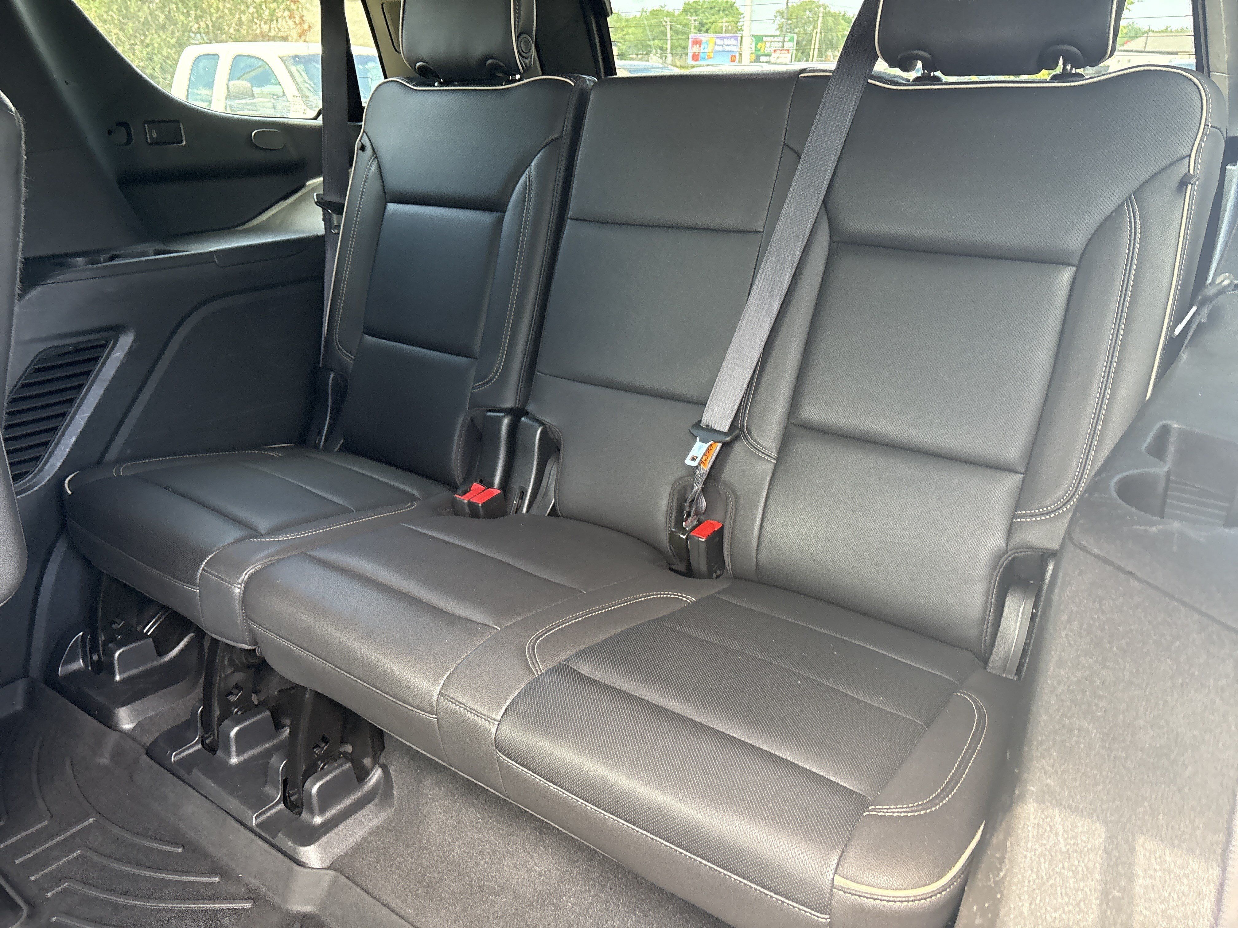 Used 2023 Chevrolet Tahoe Premier AWD/4WD image 3