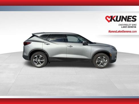 Used 2025 Chevrolet Blazer LT image 3