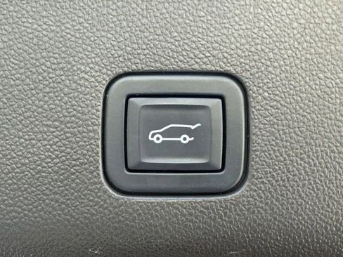 Used 2022 GMC Yukon Denali image 15