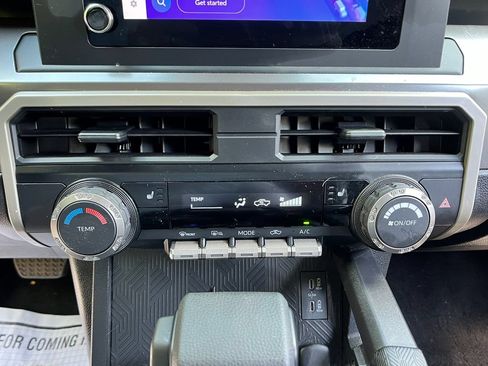 Used 2025 Toyota Tacoma SR5 AWD/4WD image 17