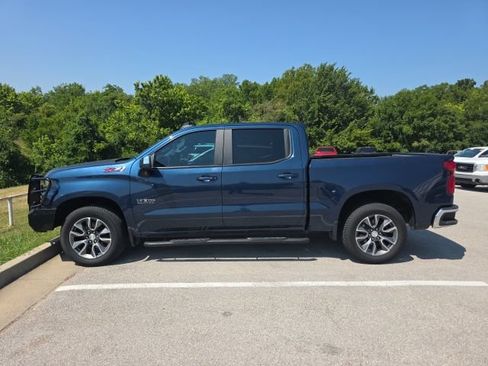 Used 2021 Chevrolet Silverado 1500 LT w/ Texas Edition Plus AWD/4WD image 2