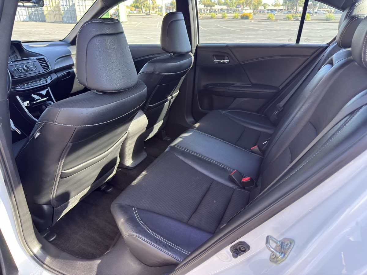 Used 2017 Honda Accord Sport image 23