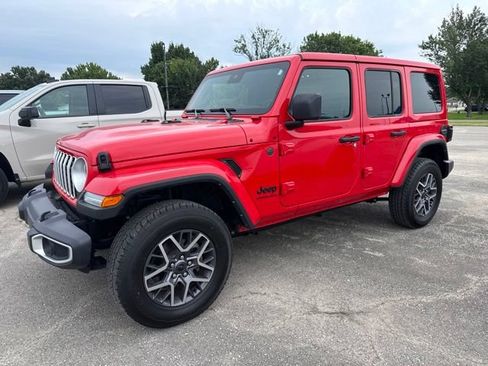 Used 2025 Jeep Wrangler Unlimited Sahara AWD/4WD image 2