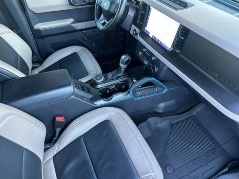 Used 2022 Ford Bronco Wildtrak image 16