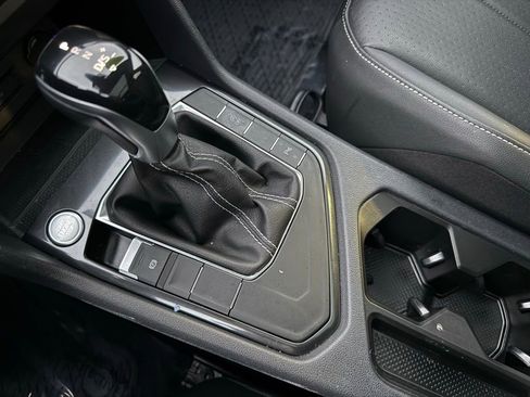 Used 2023 Volkswagen Tiguan SE R-Line image 28