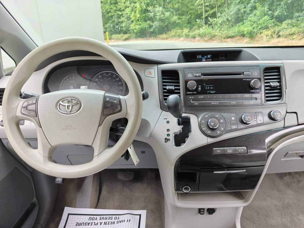 Used 2011 Toyota Sienna LE FWD image 18