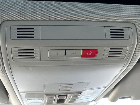 Used 2024 Volkswagen Tiguan SE image 18