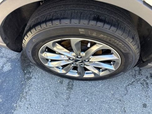 Used 2022 Lincoln Corsair AWD w/ Premium Package image 13